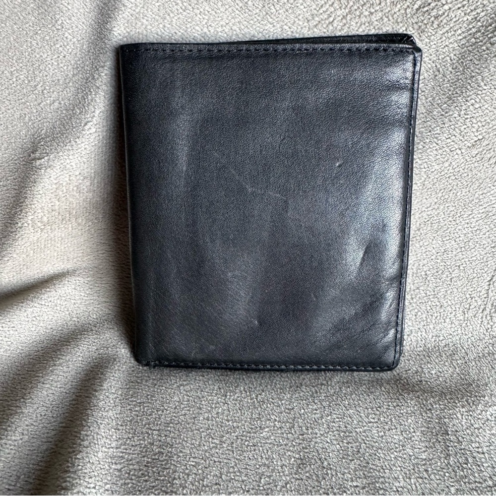 Pelle Ssudio Black Leather Wallet